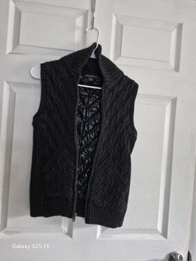 (S)Dark Gray Quilted-Lined Knit Vest - Women